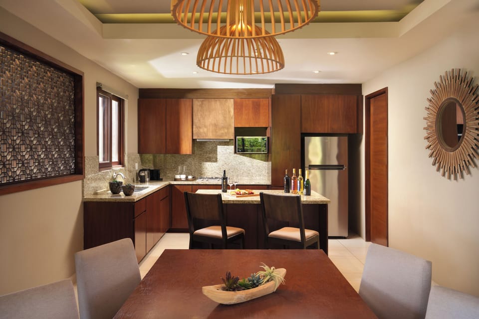 Residence | Private kitchenette | Full-size fridge, espresso maker, coffee/tea maker, electric kettle