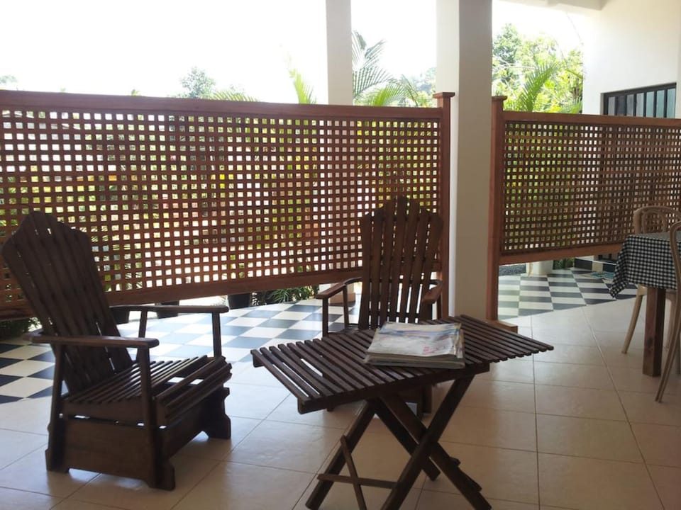Dad's Holiday Home Bed and Breakfast in Central Province