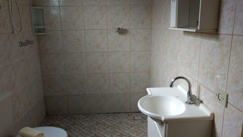 Family Suite, Lake View, Garden Area | Bathroom | Shower, free toiletries, towels