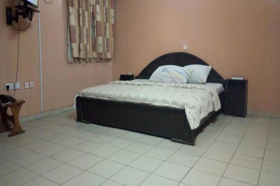 1 bedroom, premium bedding, desk, free WiFi