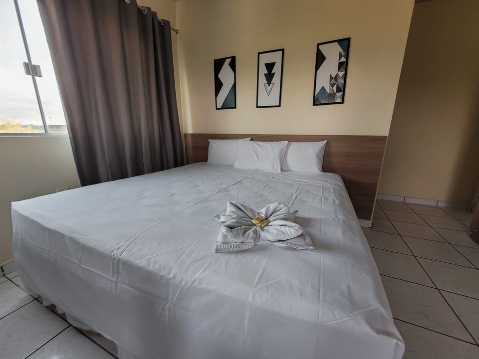 Executive Double Room Single Use | Minibar, WiFi (free), individually furnished, bed sheets