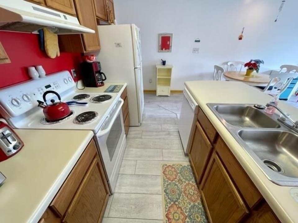 Condo, 2 Bedrooms | Private kitchen | Fridge, microwave, oven, dishwasher