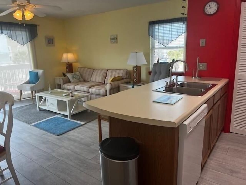 Condo, 2 Bedrooms | Living area