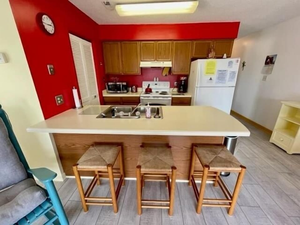Condo, 2 Bedrooms | Private kitchen | Fridge, microwave, oven, dishwasher