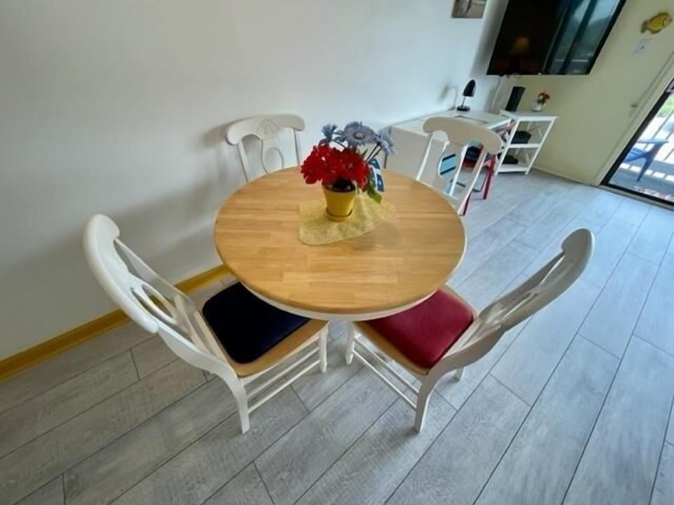 Condo, 2 Bedrooms | Dining