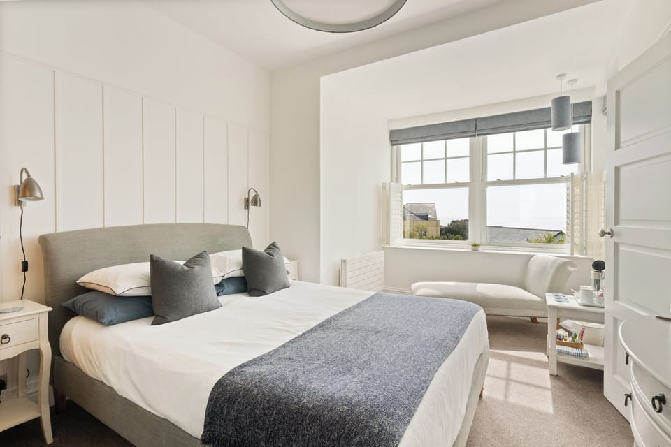 Double Room (Room3) | Egyptian cotton sheets, hypo-allergenic bedding, individually decorated