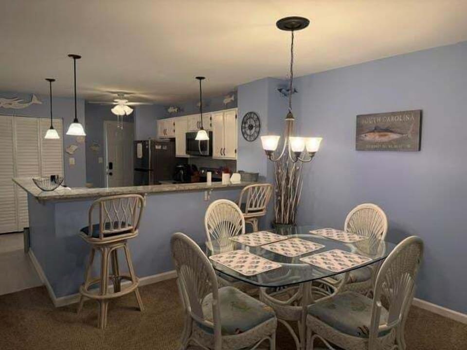 Condo, 2 Bedrooms | Dining