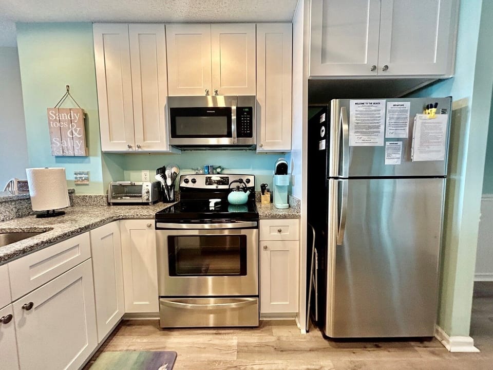 Condo, 2 Bedrooms | Private kitchen | Fridge, microwave, oven, dishwasher