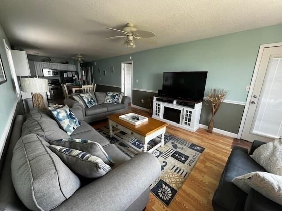 Couch, Furniture, Home Decor, Screen, Indoors