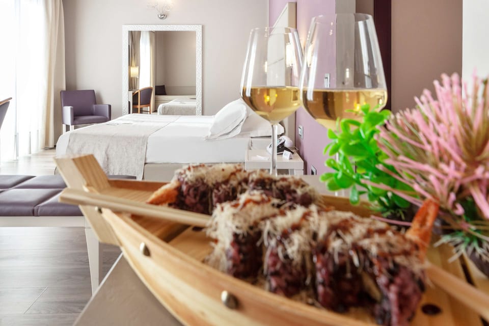 Standard Room, 1 King Bed (Twin bed on request) | Premium bedding, down comforters, minibar, in-room safe