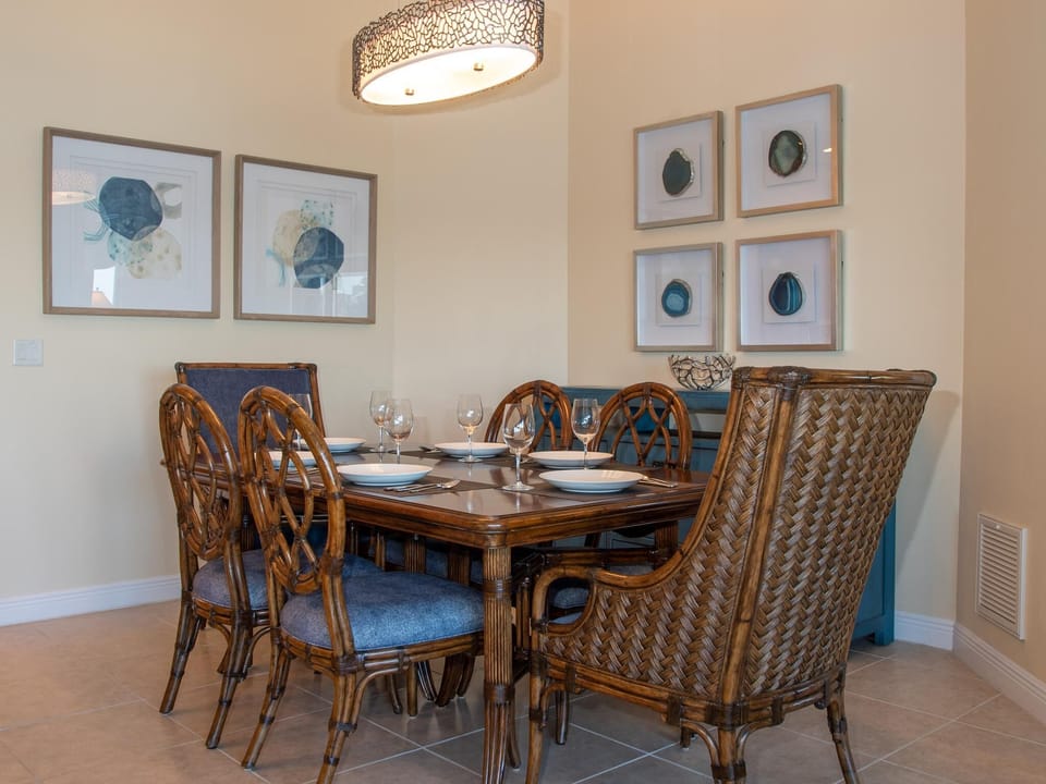 9Dining Table