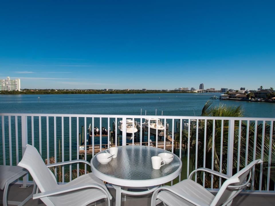 3Balcony Table