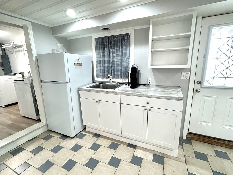 Floor, Indoors, Sink, Sink Faucet, Refrigerator