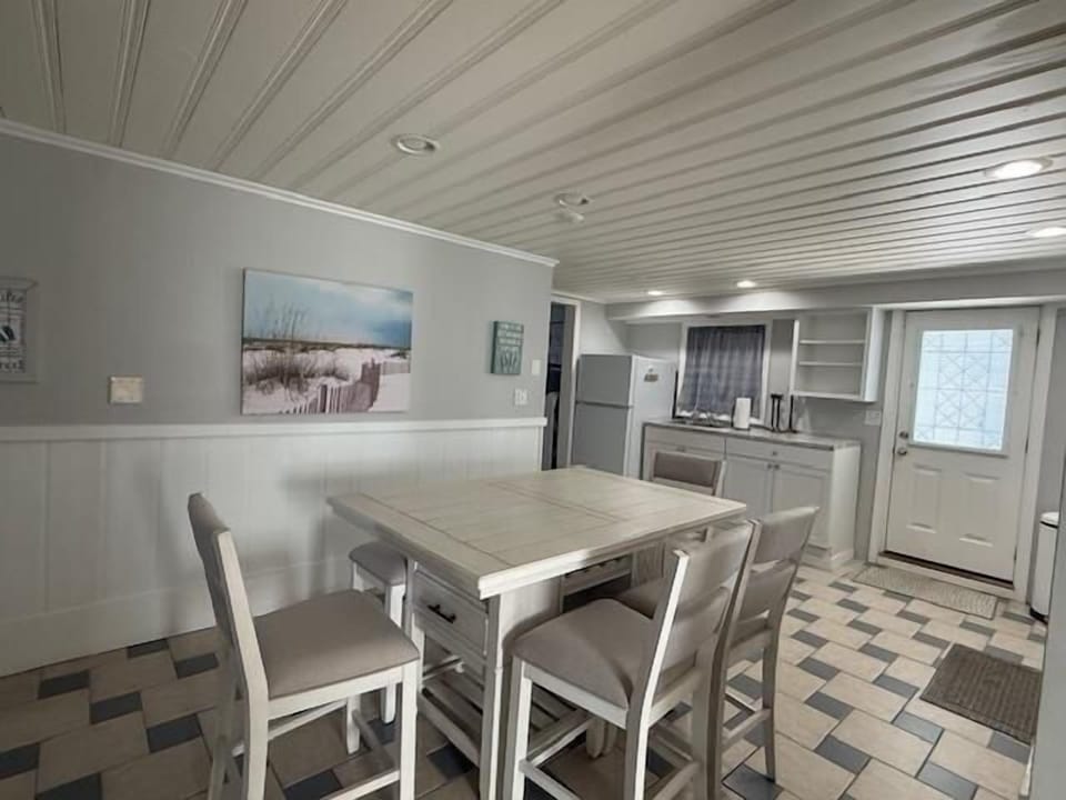 1st floor dining area