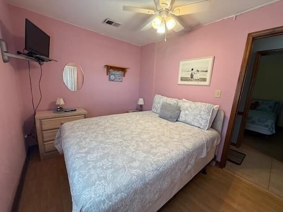 Screen, Bed, Furniture, Lamp, Art