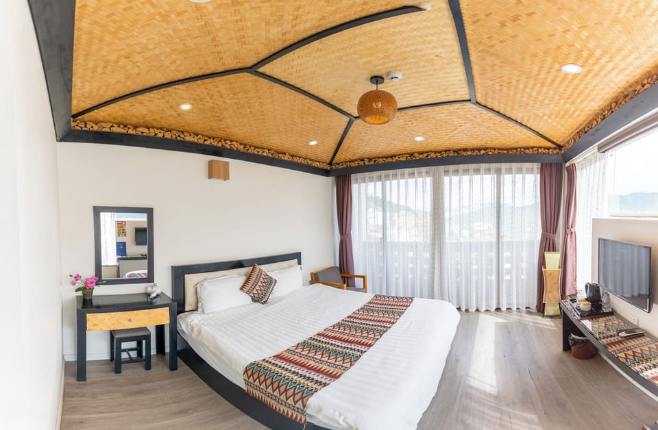 Deluxe Double Room (Panorama View) | Minibar, desk, blackout drapes, soundproofing