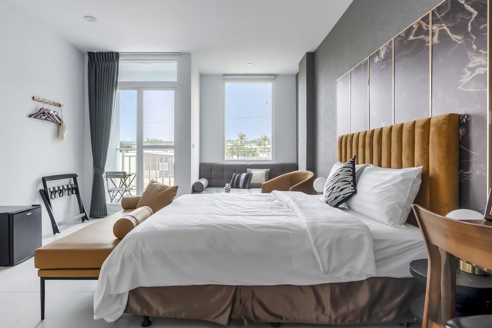 Deluxe Double Room, Balcony | Free WiFi, bed sheets