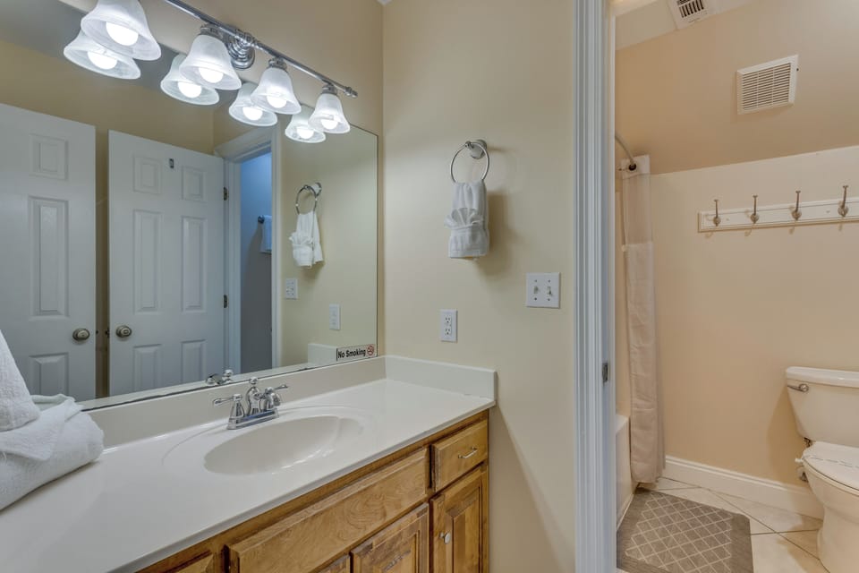 En-Suite Bathroom | Upper Level
