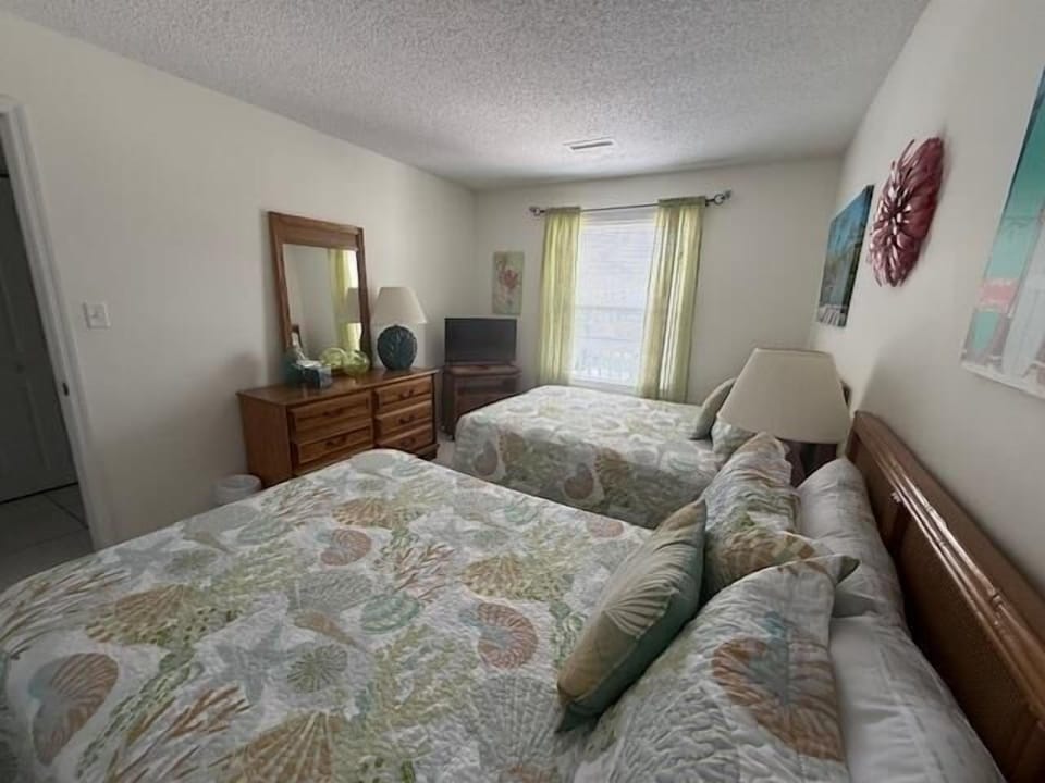 Bedroom 2-with TV