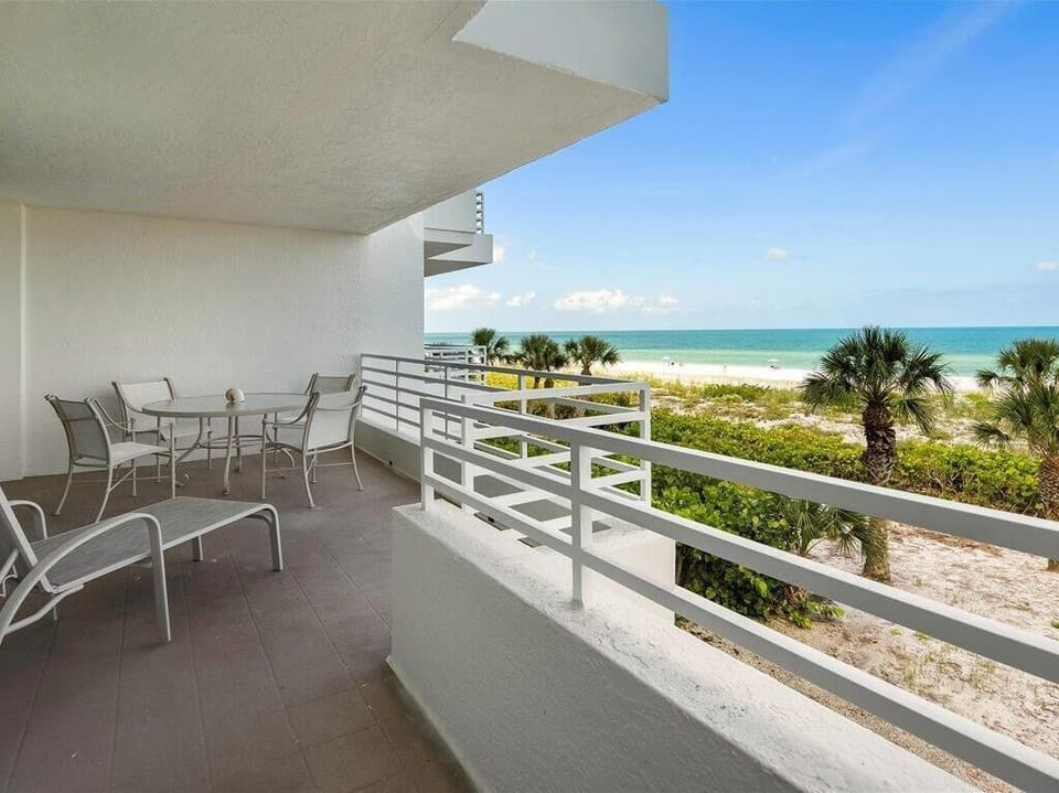 Lanai overlooking Beach & Gulf with outdoor dining