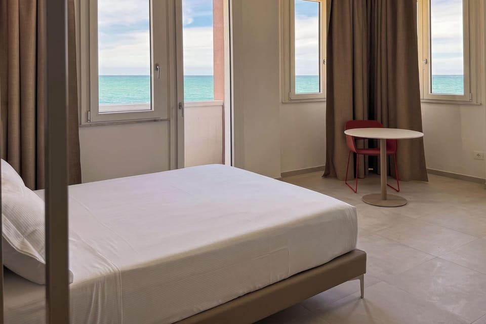 Double Room, Sea View | Desk, free WiFi, bed sheets