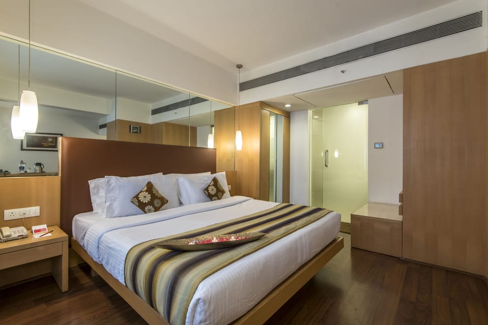 Suite | In-room safe, desk, laptop workspace, rollaway beds