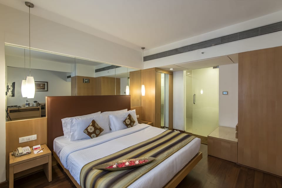 Suite | In-room safe, desk, laptop workspace, rollaway beds