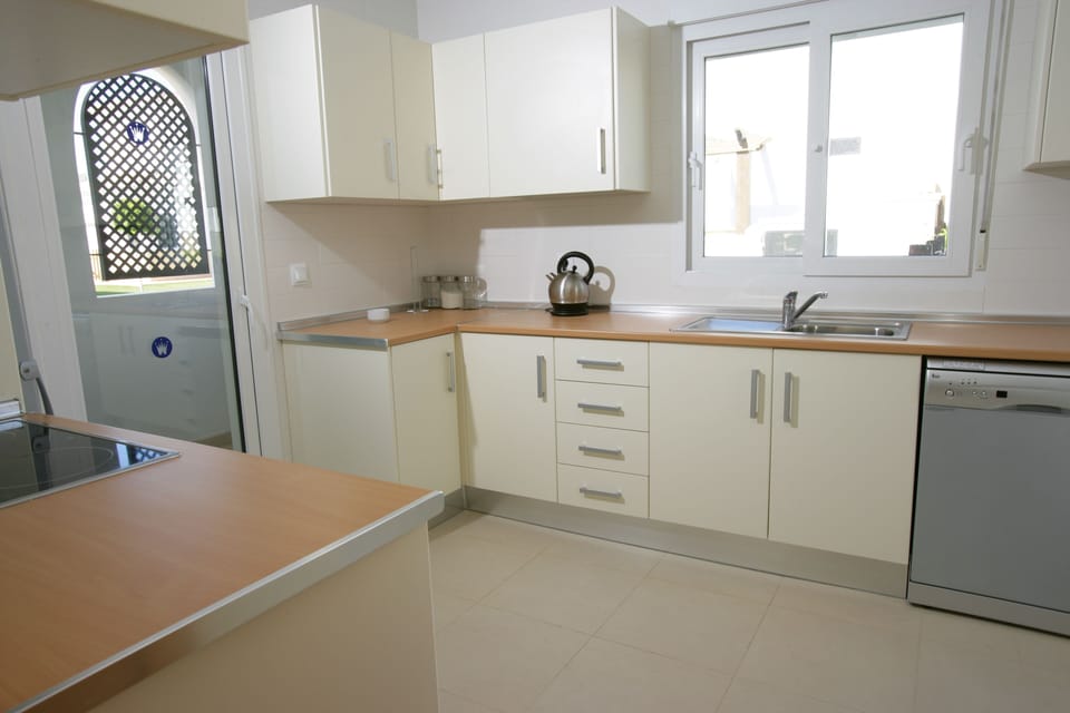 Well equipped, modern kitchen and utility room