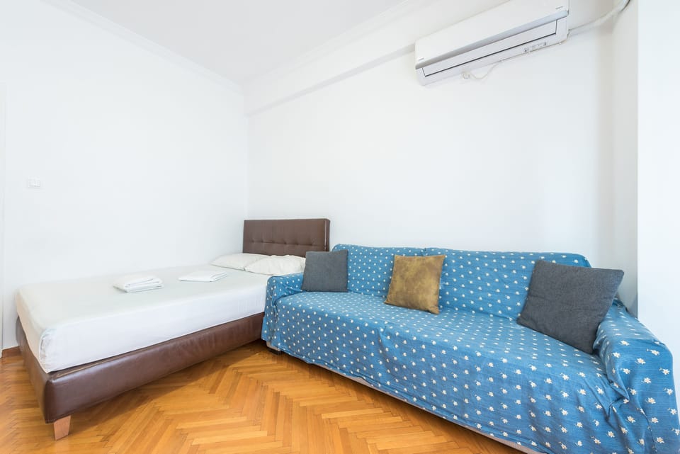 Apartment (Victoria Sun above Metro) | 3 bedrooms, desk, iron/ironing board, free WiFi