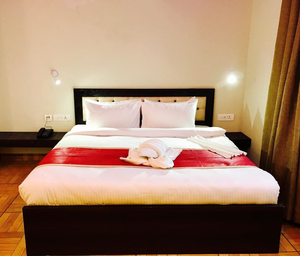 Premium bedding, in-room safe, desk, soundproofing