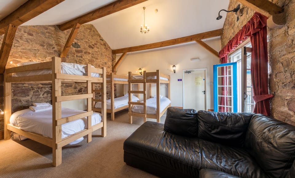 Economy Room | Desk, iron/ironing board, free WiFi, bed sheets