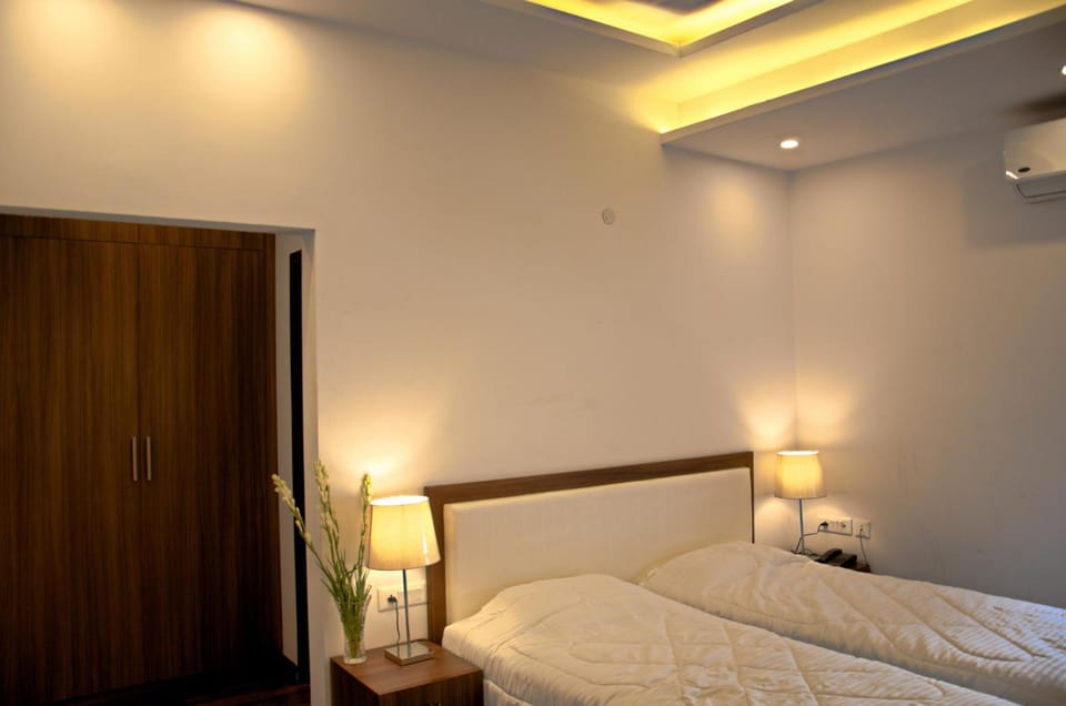 In-room safe, desk, soundproofing, rollaway beds