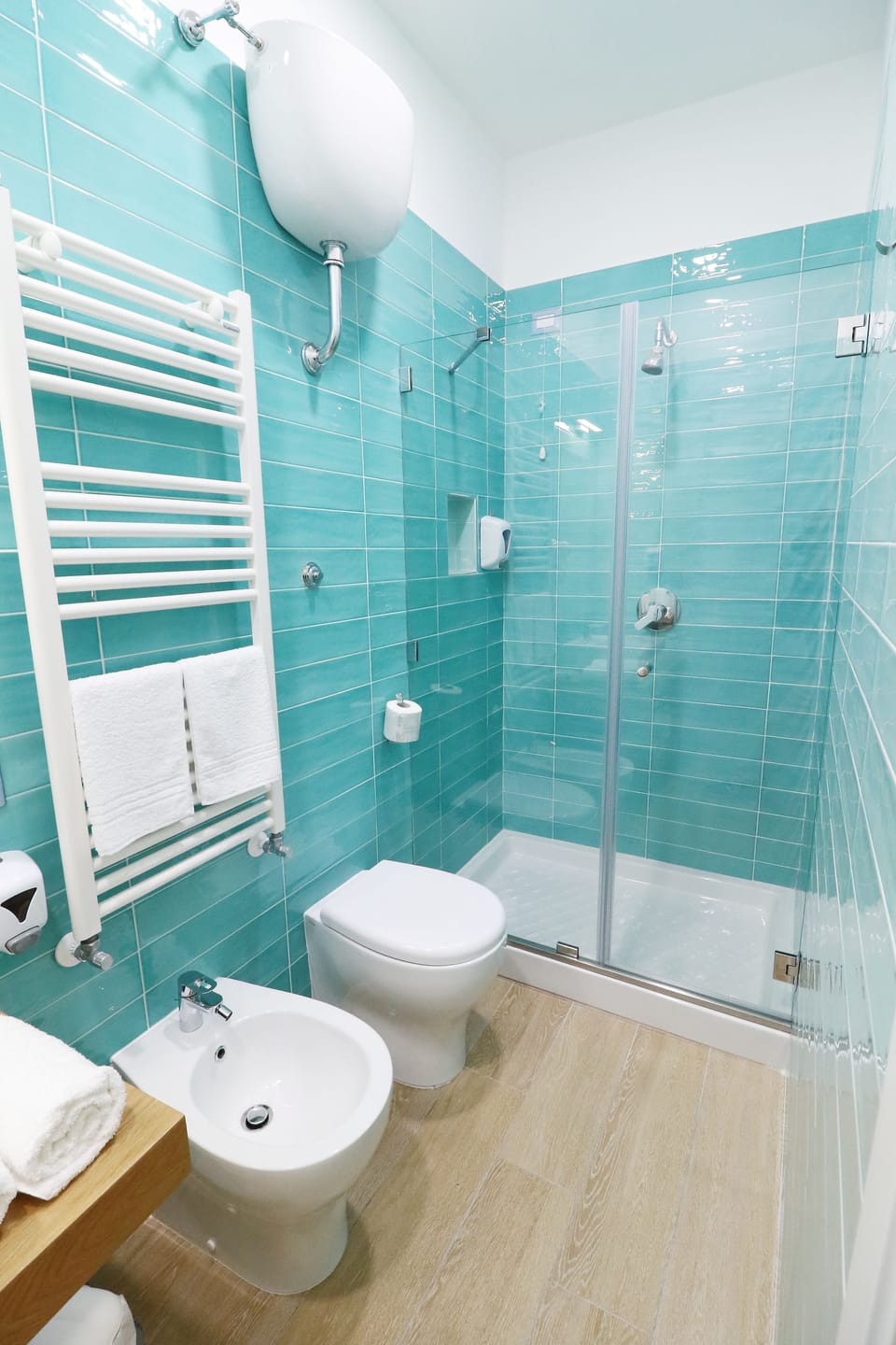 Quadruple Room, Balcony (Anacapri) | Bathroom | Shower, rainfall showerhead, free toiletries, slippers