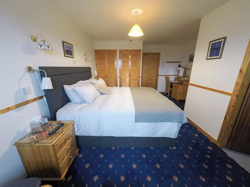 Hoy with Superking bed | 1 bedroom, Frette Italian sheets, premium bedding, memory foam beds