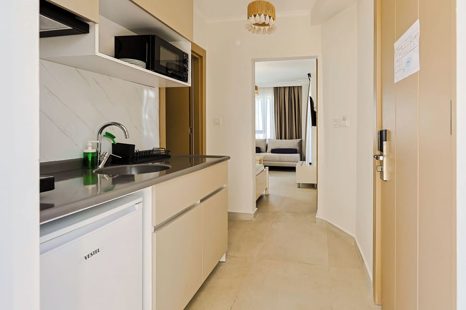Comfort Studio | Premium bedding, minibar, in-room safe, desk