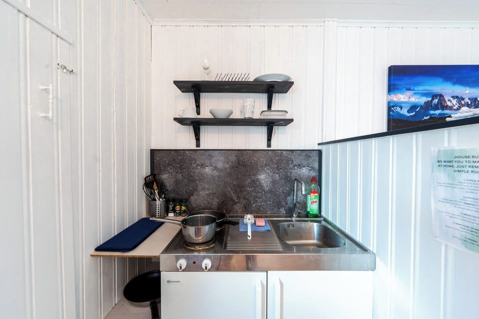 Comfort Double Room, 1 Bedroom, Shared Bathroom, Sea View | Pillowtop beds, iron/ironing board, free WiFi