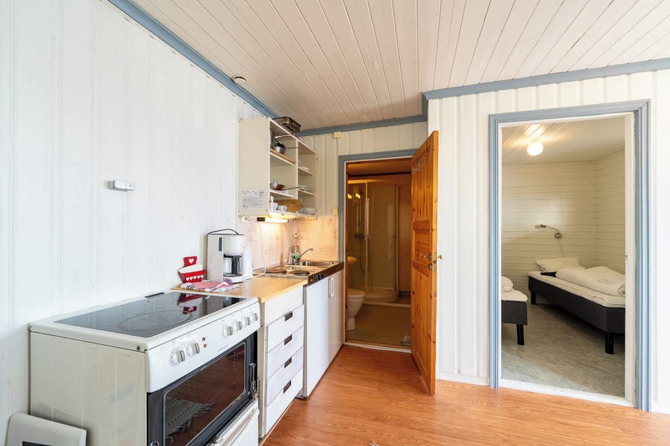 Comfort Apartment, 1 Bedroom, Kitchen, Sea View (Jarl) | Private kitchen | Fridge, oven, stovetop, coffee/tea maker