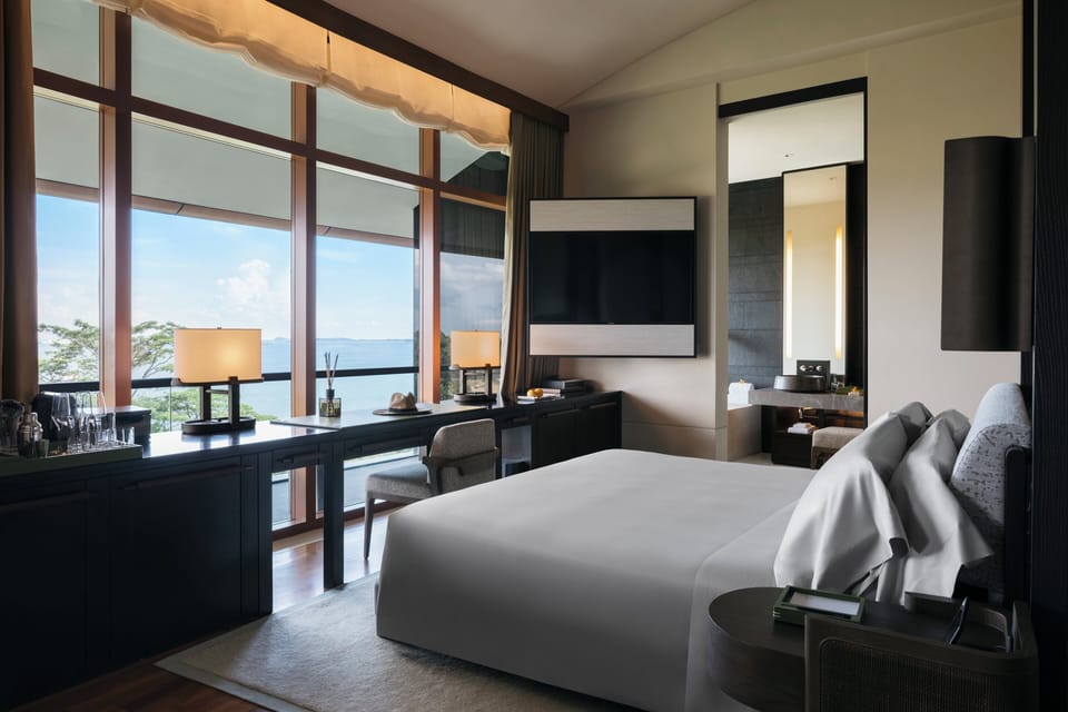 Sentosa Suite | Frette Italian sheets, premium bedding, minibar, in-room safe