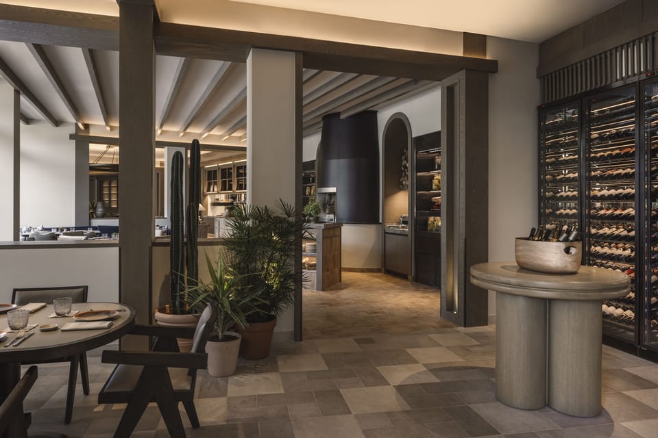2 restaurants; breakfast, lunch, and dinner served