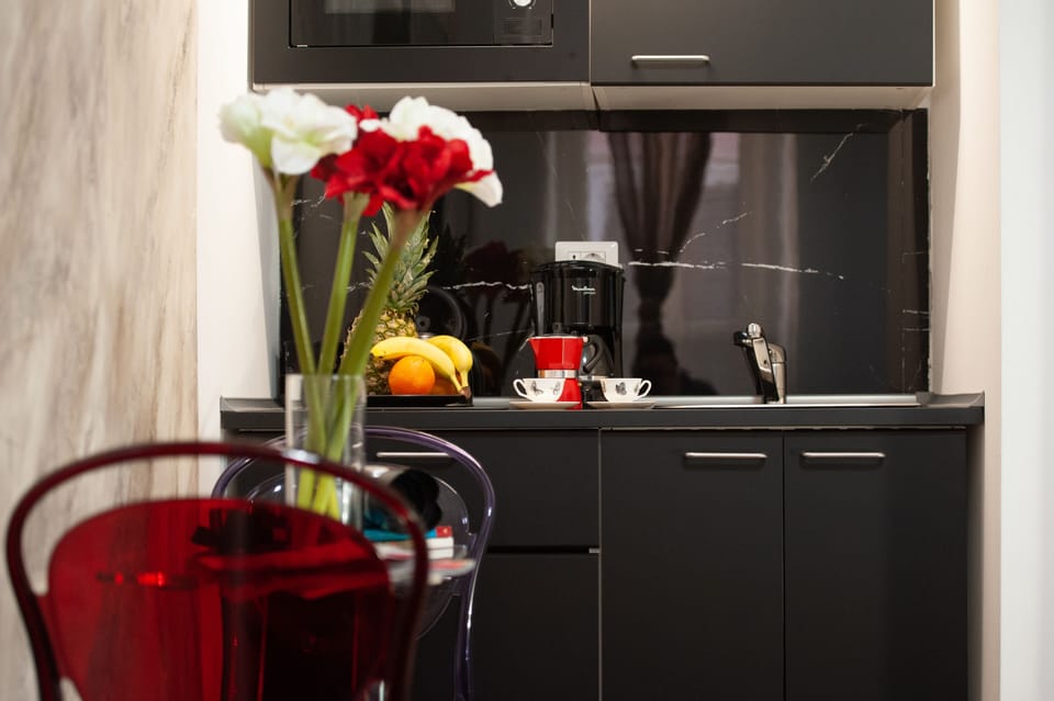 Camera doppia, idromassaggio,, adificio annesso- FARNESE in vicolo del giglio 2 A | Private kitchen | Dishwasher, coffee/tea maker, electric kettle