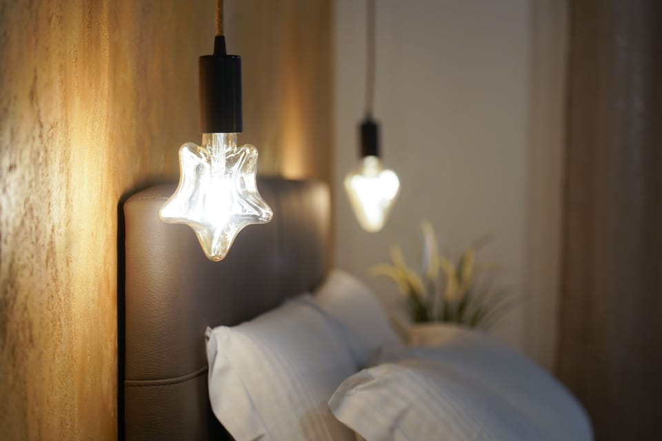 Deluxe Suite, Jetted Tub | Egyptian cotton sheets, premium bedding, down comforters, minibar
