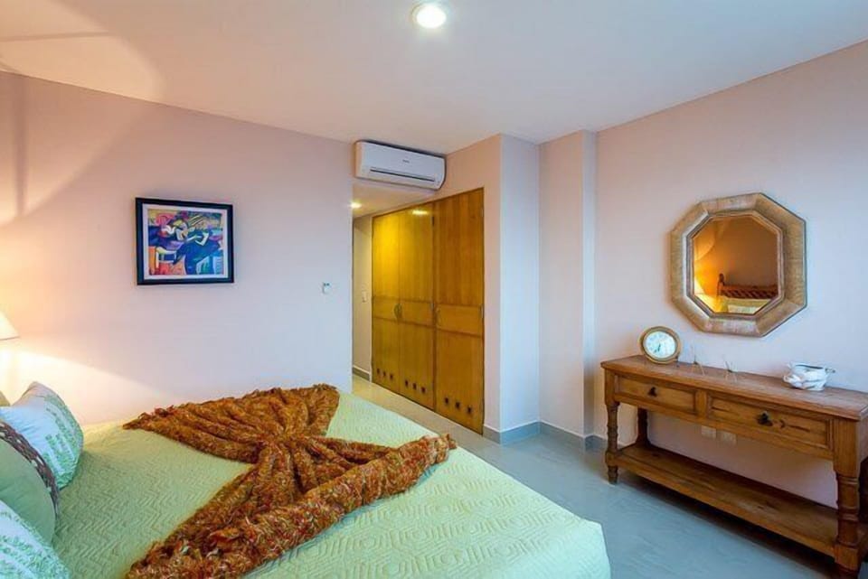 Bedroom 3 with king-size bed