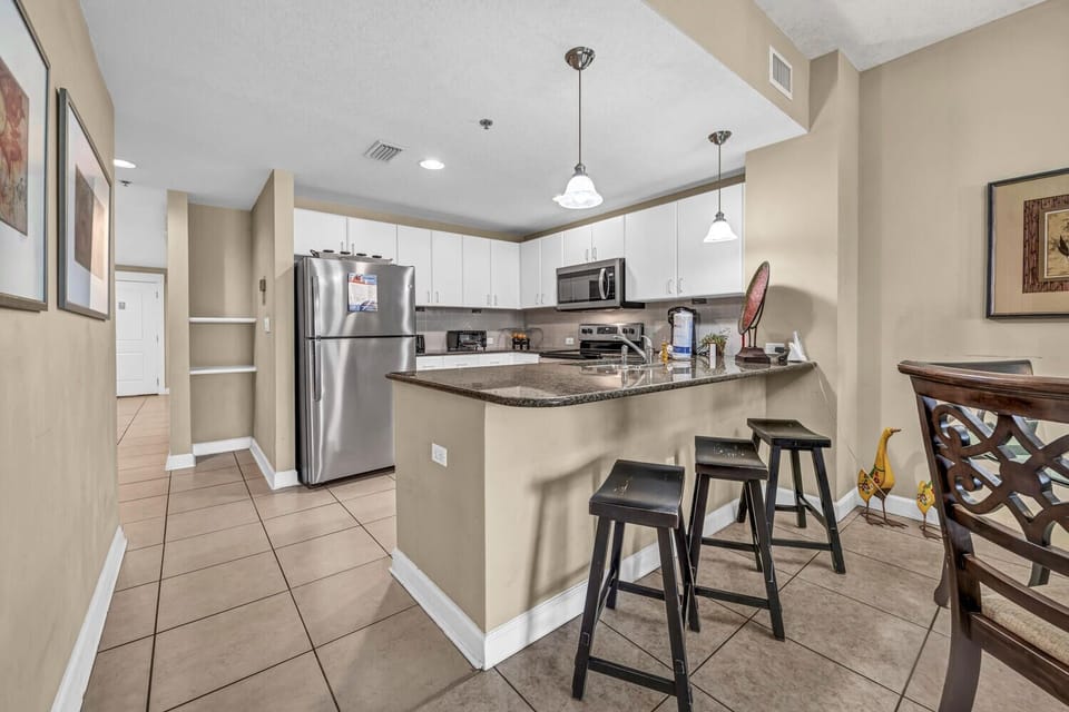 Kitchen with eat in bar