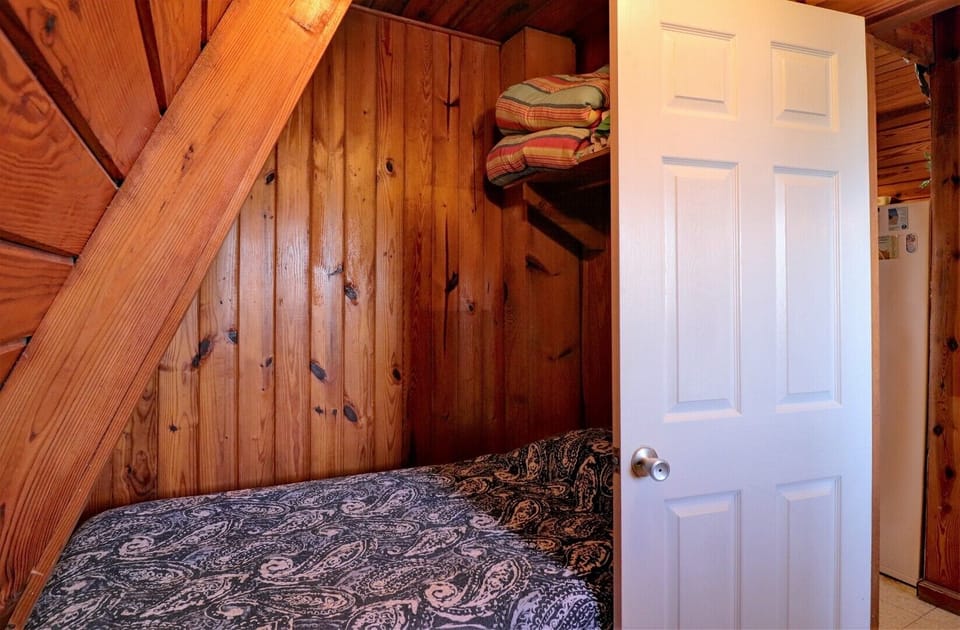 Downstairs Twin Room
