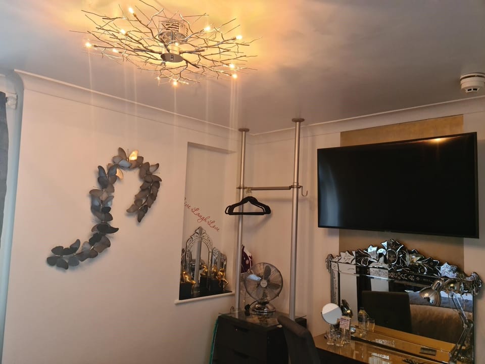 Double Room (Room 7) | Individually decorated