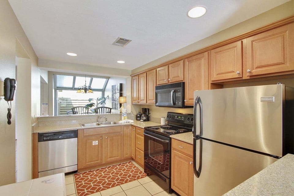 Full kitchen