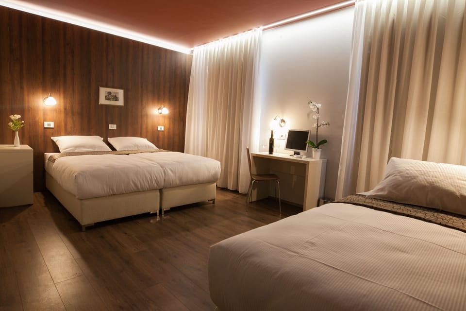 Triple Room | Desk, soundproofing, cribs/infant beds, free WiFi