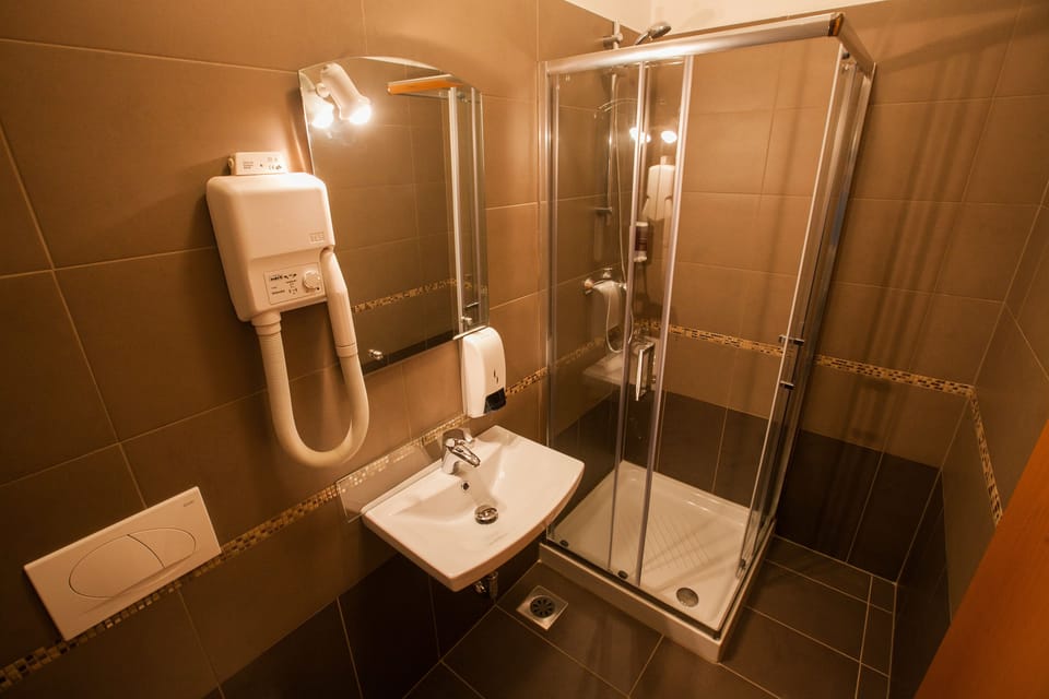 Shower, free toiletries, hair dryer, towels
