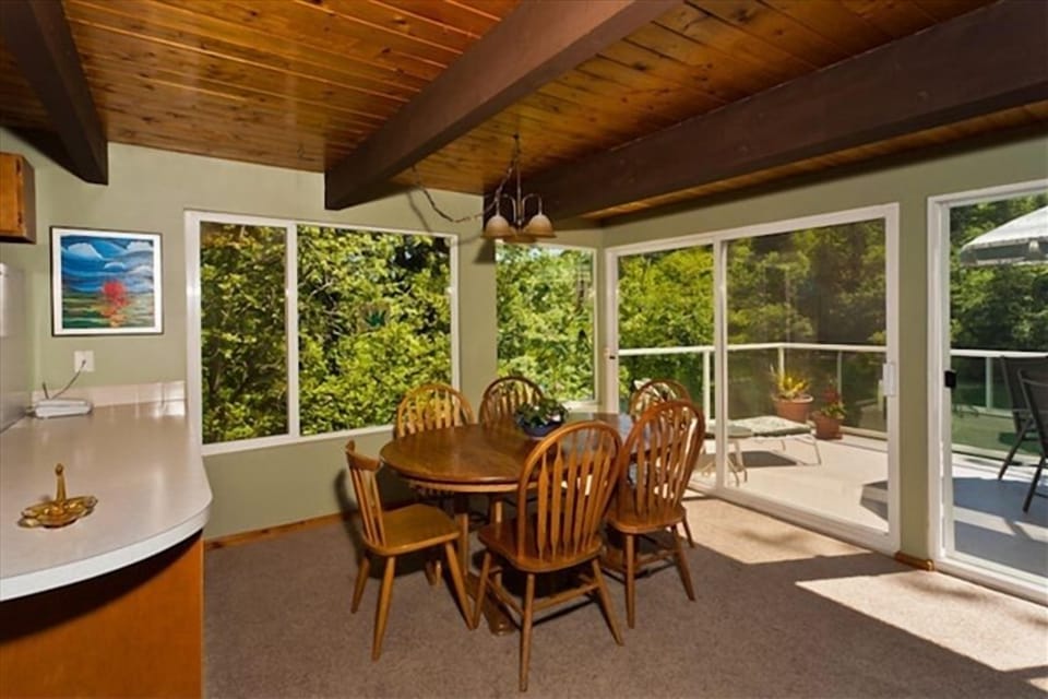 Dining room with view. 
