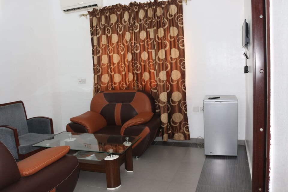 Business Suite | In-room safe, desk, free WiFi